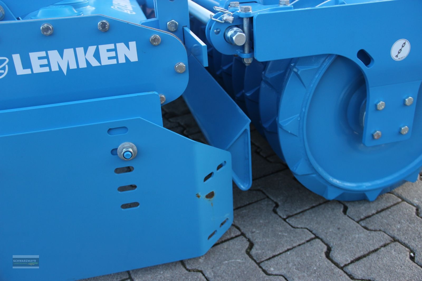 Kreiselegge of the type Lemken Zirkon 8/300 TPW, Neumaschine in Gampern (Picture 12)