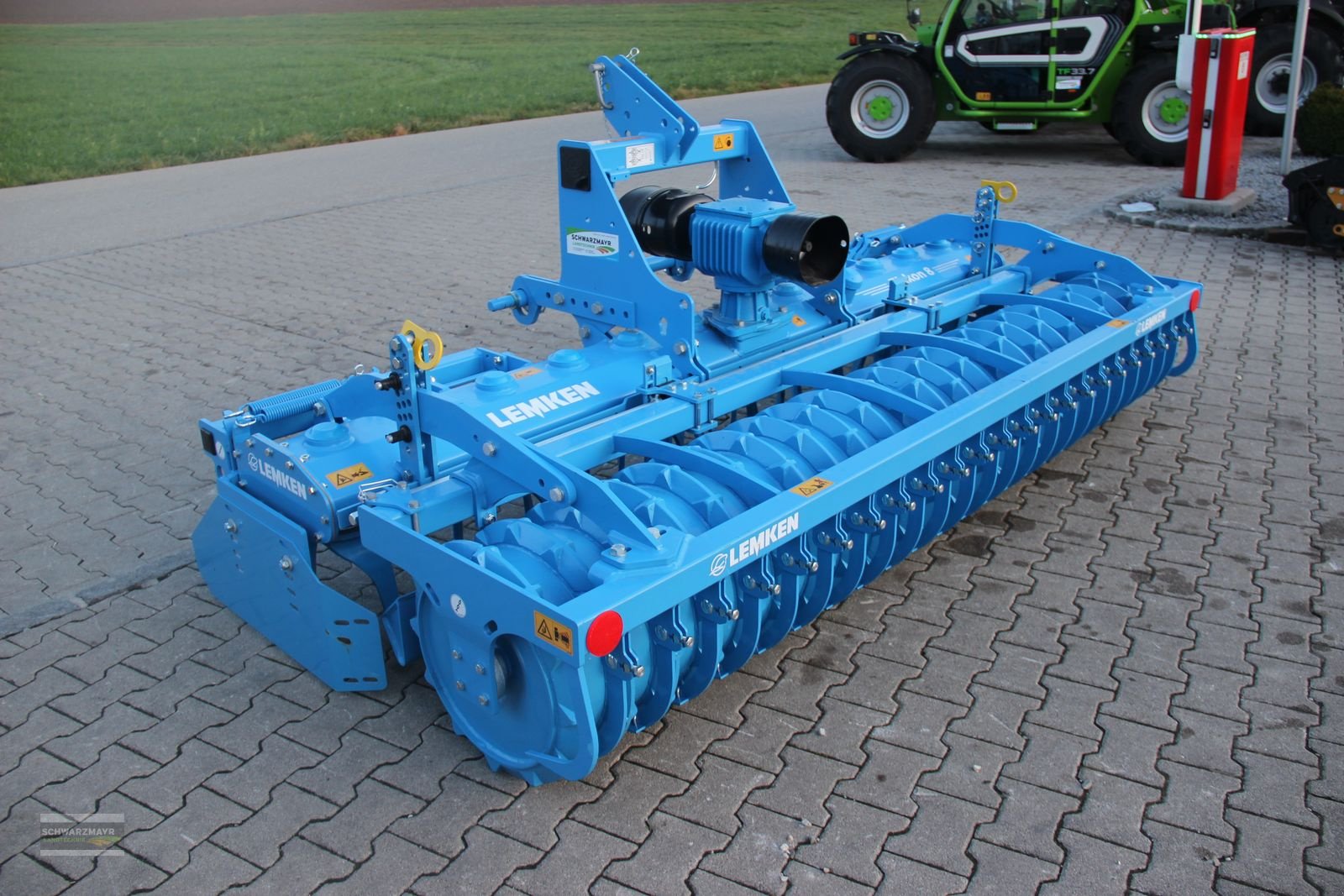 Kreiselegge of the type Lemken Zirkon 8/300 TPW, Neumaschine in Gampern (Picture 3)