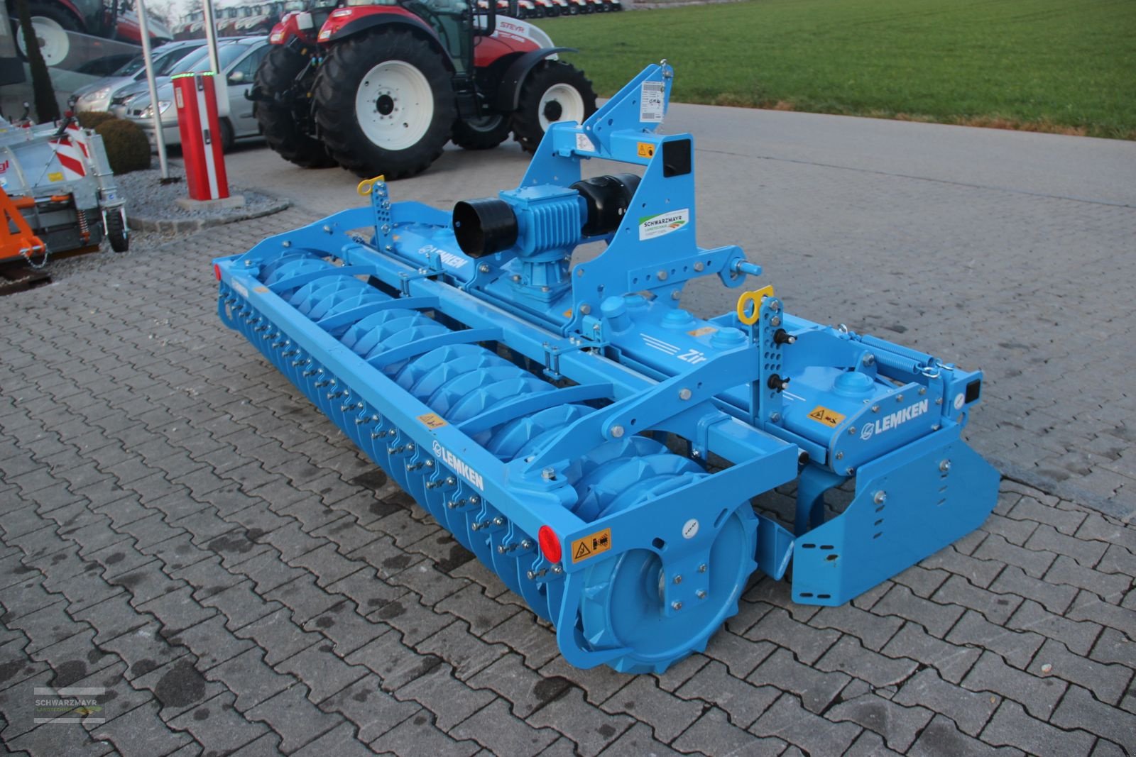 Kreiselegge of the type Lemken Zirkon 8/300 TPW, Neumaschine in Gampern (Picture 4)