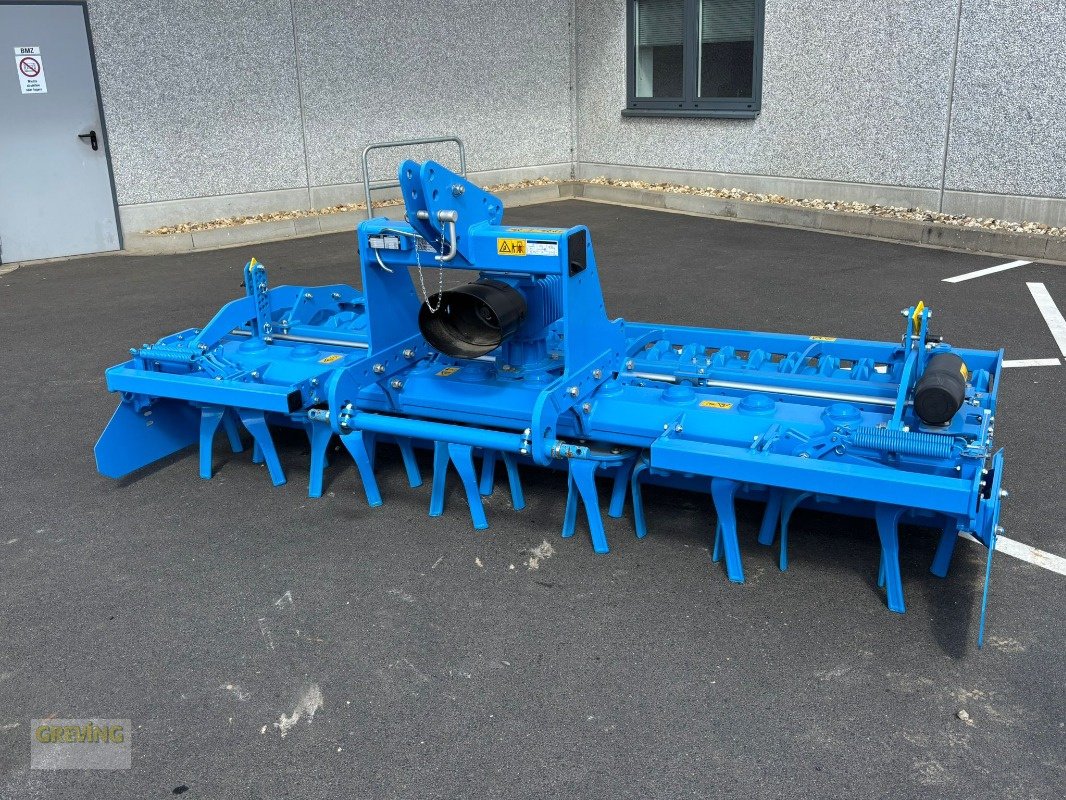 Kreiselegge of the type Lemken Zirkon 8/300, Neumaschine in Euskirchen (Picture 1)