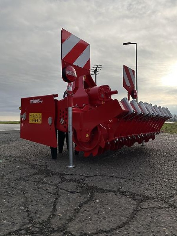 Kreiselegge des Typs Minos Agri Kreiselegge Wein,- und Obstbau M-DRAM-1500-AM mit Packerwalze, Neumaschine in Münstermaifeld (Bild 16)