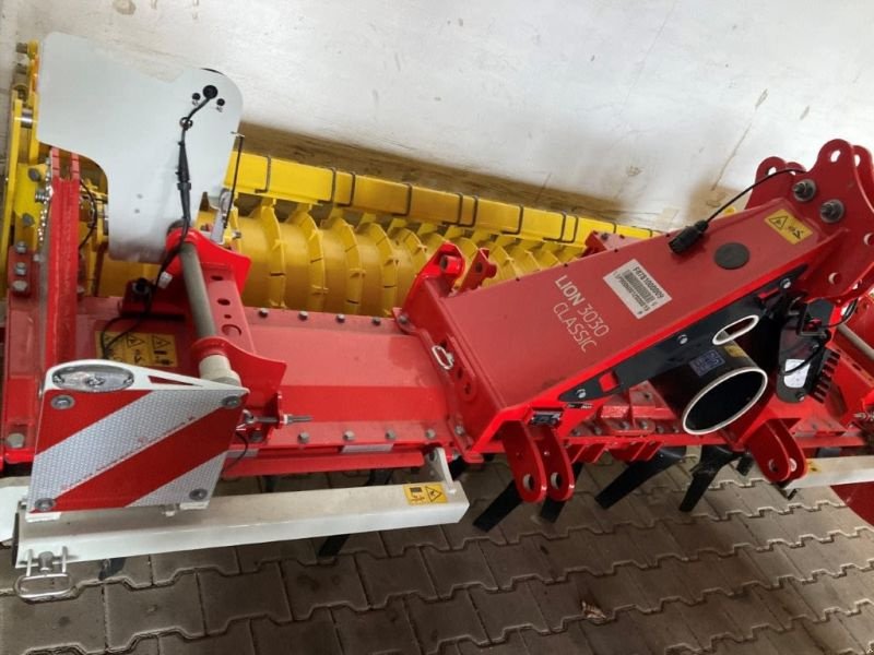 Kreiselegge des Typs Pöttinger LION 3030 CLASSIC, Neumaschine in Pfarrkirchen (Bild 2)