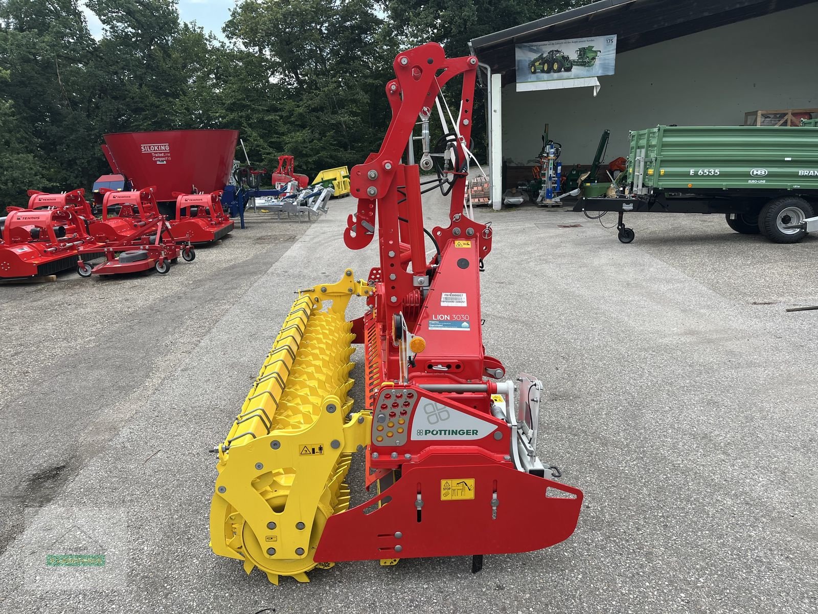 Kreiselegge des Typs Pöttinger Lion 3030, Neumaschine in Wartberg (Bild 8)