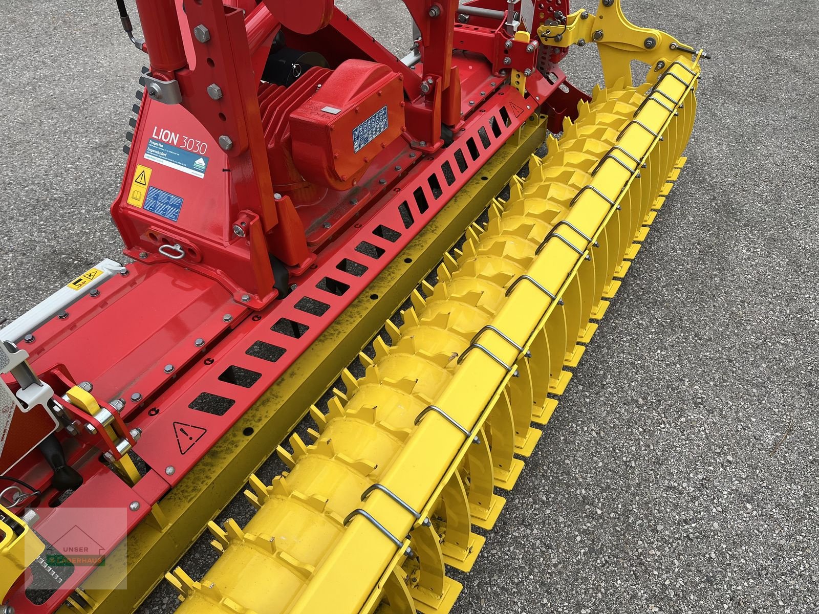 Kreiselegge des Typs Pöttinger Lion 3030, Neumaschine in Wartberg (Bild 11)