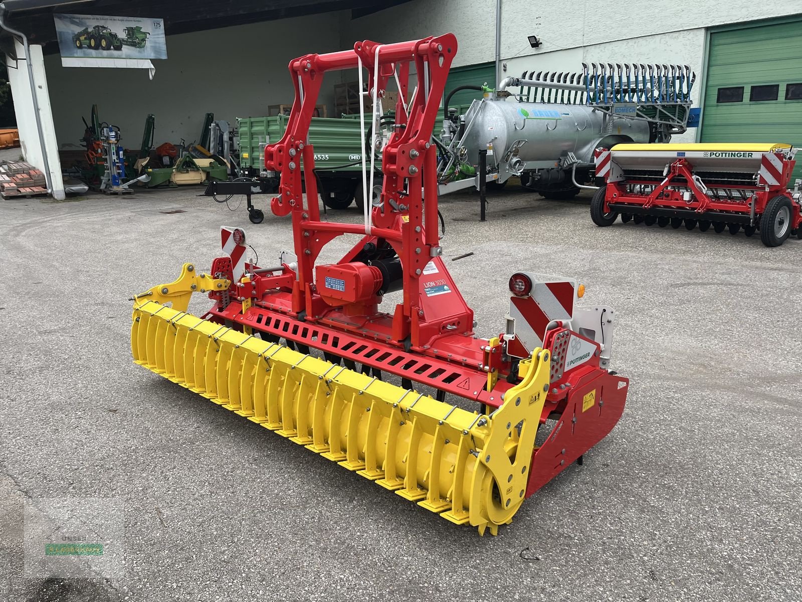 Kreiselegge des Typs Pöttinger Lion 3030, Neumaschine in Wartberg (Bild 7)