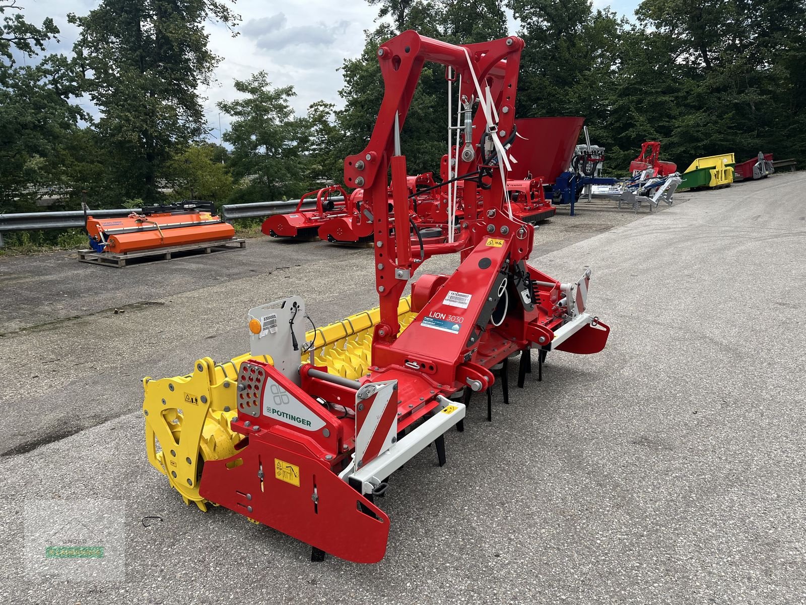 Kreiselegge des Typs Pöttinger Lion 3030, Neumaschine in Wartberg (Bild 9)