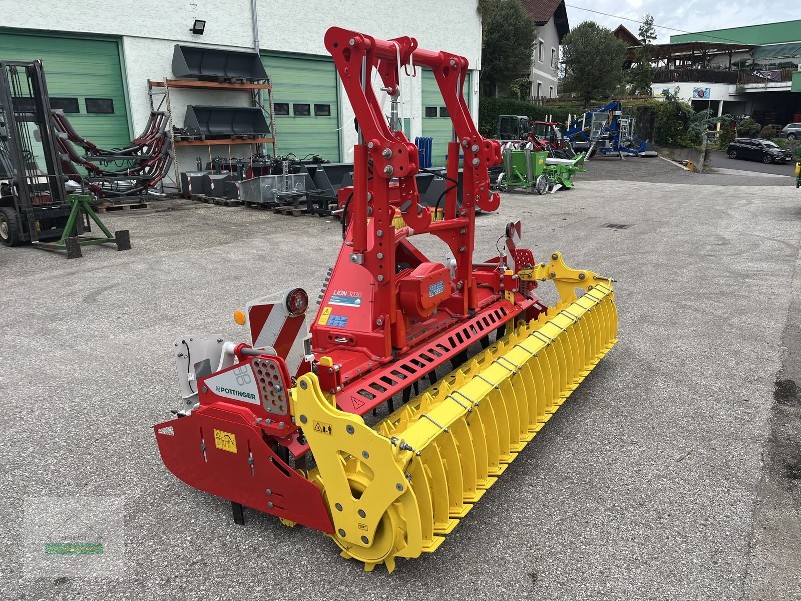 Kreiselegge des Typs Pöttinger Lion 3030, Neumaschine in Wartberg (Bild 4)