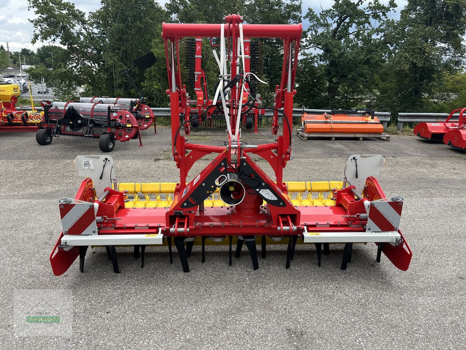 Kreiselegge des Typs Pöttinger Lion 3030, Neumaschine in Wartberg (Bild 2)