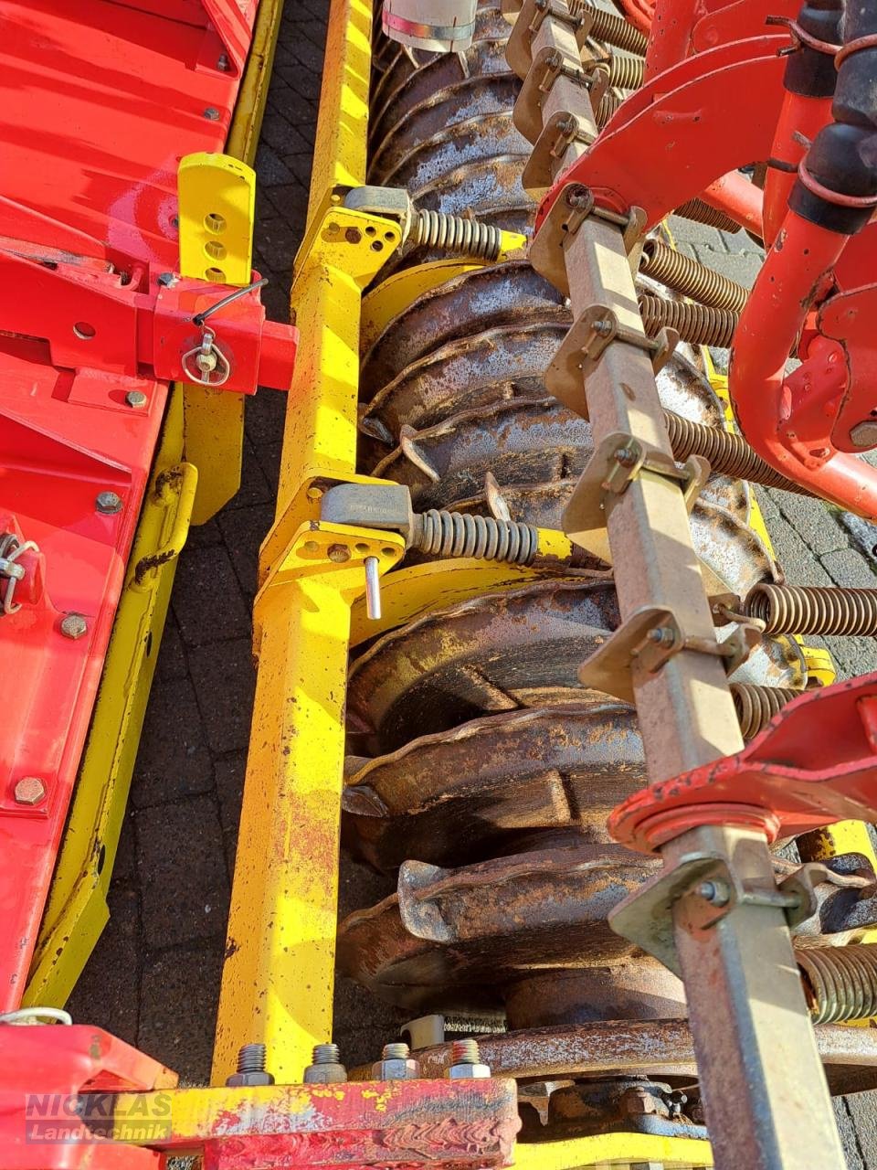 Kreiselegge des Typs Pöttinger Lion 400, Gebrauchtmaschine in Schirradorf (Bild 7)