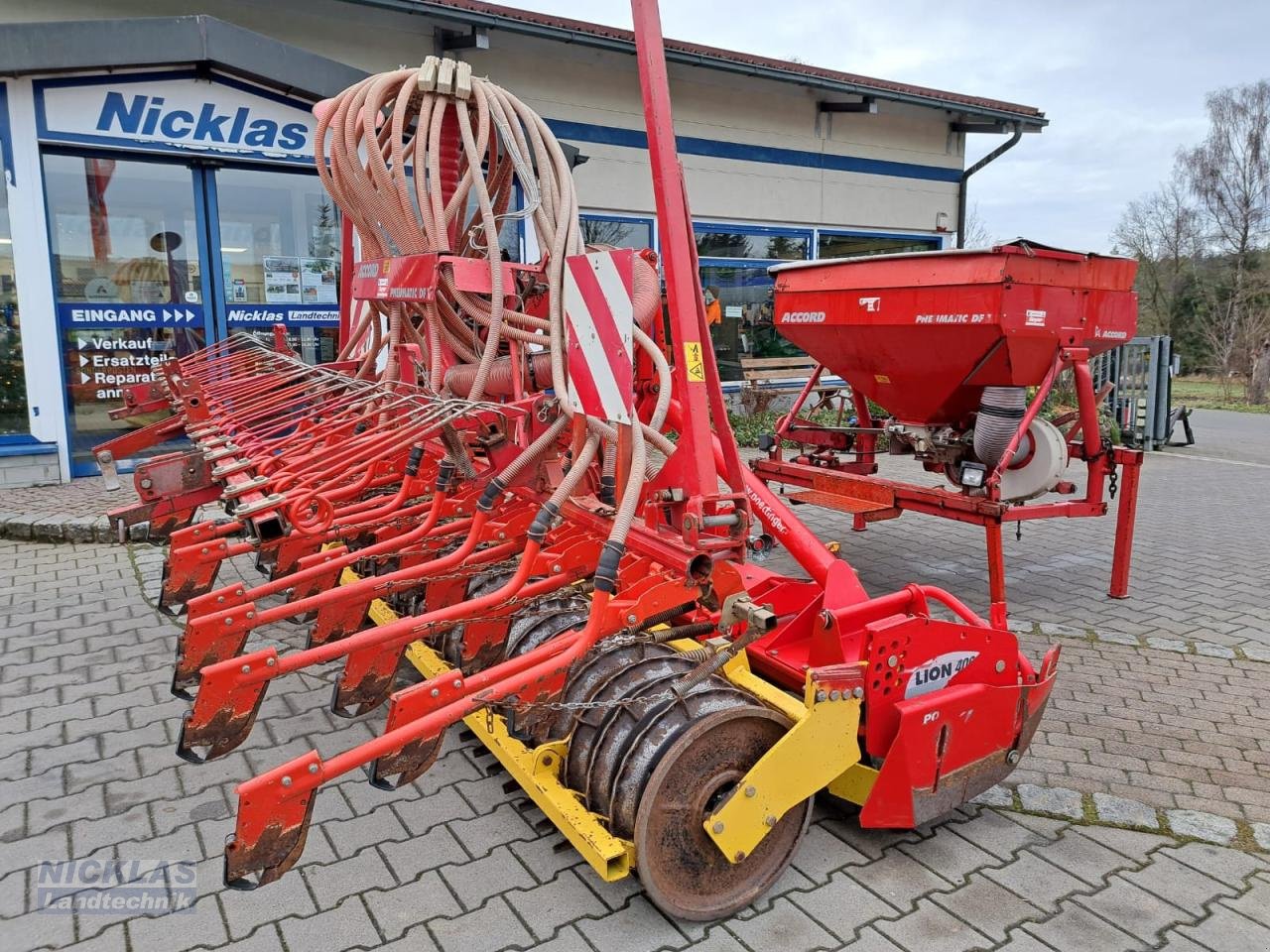 Kreiselegge des Typs Pöttinger Lion 400, Gebrauchtmaschine in Schirradorf (Bild 12)