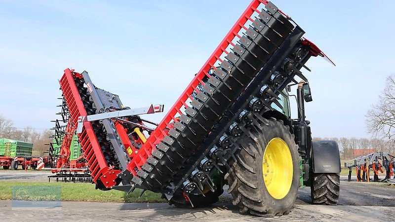 Kreiselegge of the type Quivogne MEKFOLD 240-600 Hydro Plus, Hydr. Tiefenverstellung, hydr. Planierschienenverstellung, Walterscheid Gelenkwelle mit Nockenschaltkupplung, 550mm Zahnpackerwalze--, Neumaschine in Ennigerloh (Picture 1)