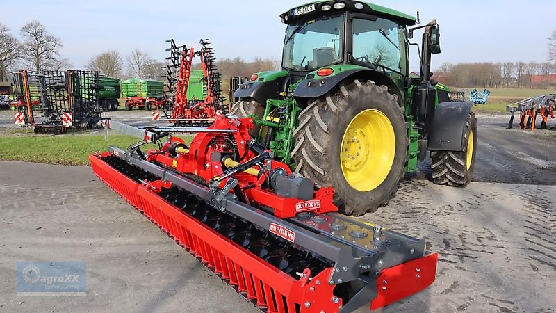 Kreiselegge of the type Quivogne MEKFOLD 240-600 Hydro Plus, Hydr. Tiefenverstellung, hydr. Planierschienenverstellung, Walterscheid Gelenkwelle mit Nockenschaltkupplung, 550mm Zahnpackerwalze--, Neumaschine in Ennigerloh (Picture 4)