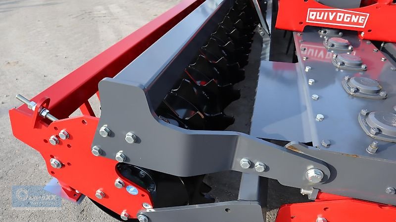 Kreiselegge of the type Quivogne MEKFOLD 240-600 Hydro Plus, Hydr. Tiefenverstellung, hydr. Planierschienenverstellung, Walterscheid Gelenkwelle mit Nockenschaltkupplung, 550mm Zahnpackerwalze--, Neumaschine in Ennigerloh (Picture 11)