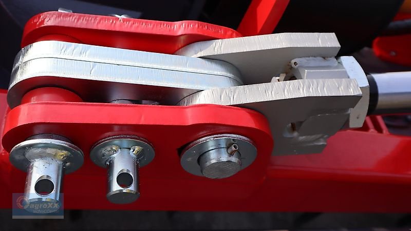 Kreiselegge of the type Quivogne MEKFOLD 240-600 Hydro Plus, Hydr. Tiefenverstellung, hydr. Planierschienenverstellung, Walterscheid Gelenkwelle mit Nockenschaltkupplung, 550mm Zahnpackerwalze--, Neumaschine in Ennigerloh (Picture 19)