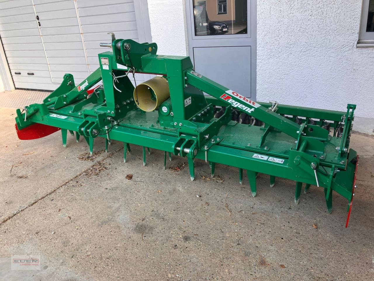 Kreiselegge of the type Regent Orbit 3000 M, Neumaschine in Wlpertskirchen (Picture 1)