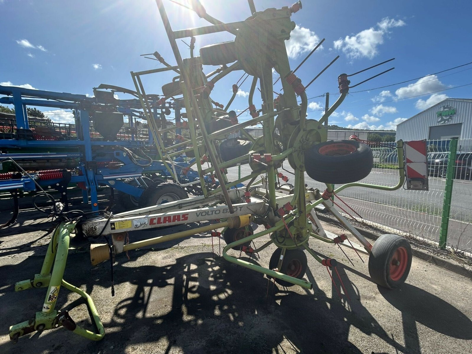 Kreiselheuer of the type CLAAS FANEUSE VOLTO 870T, Gebrauchtmaschine in BLENDECQUES (Picture 2)