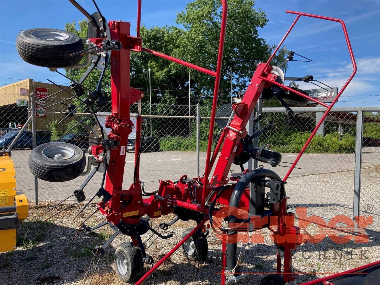 Kreiselheuer des Typs Farmland FPM KH 600/6, Neumaschine in Ampfing (Bild 1)