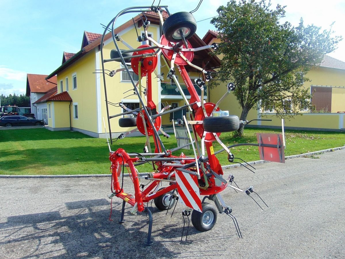 Kreiselheuer des Typs Fella SANOS 6606 DN, Neumaschine in Neukirchen am Walde  (Bild 3)