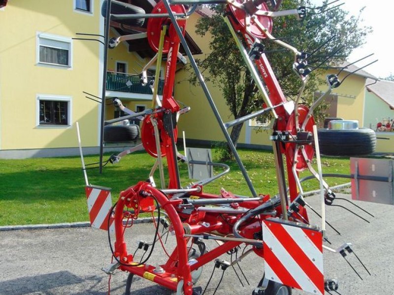 Kreiselheuer des Typs Fella SANOS 6606 DN, Neumaschine in Neukirchen am Walde  (Bild 1)