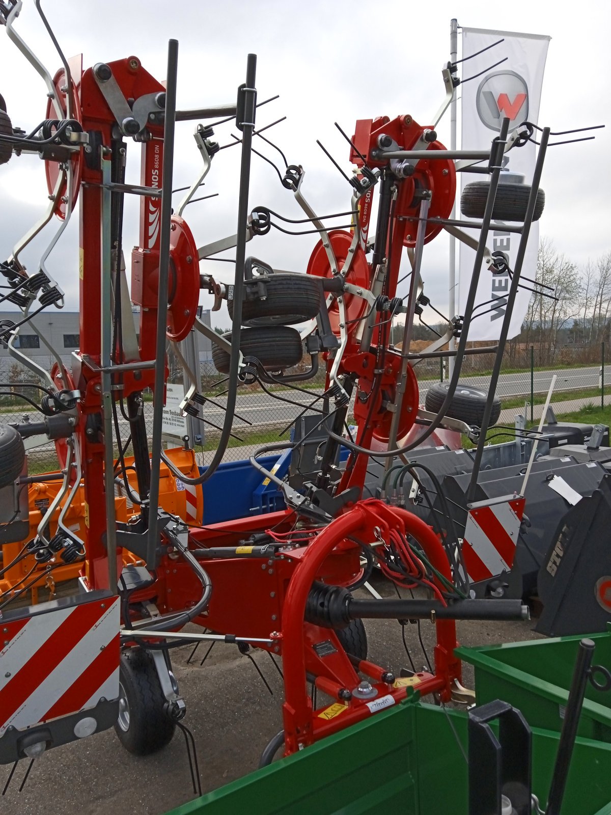 Kreiselheuer des Typs Fella TH 8608 DN, Neumaschine in Nittenau (Bild 2)