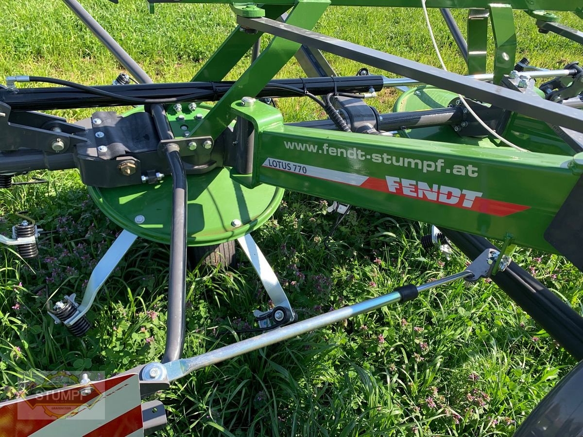 Kreiselheuer of the type Fendt Lotus 770, Neumaschine in Grafenstein (Picture 7)