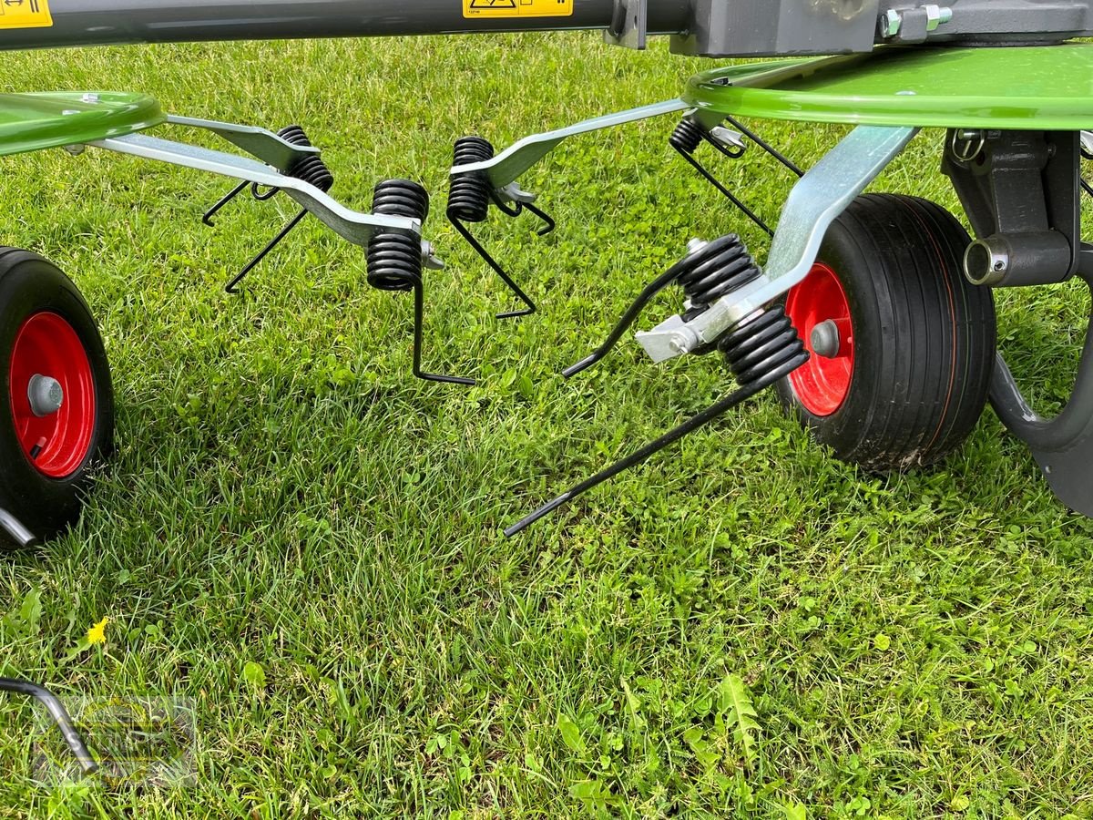 Kreiselheuer of the type Fendt Lotus 770, Neumaschine in Grafenstein (Picture 3)