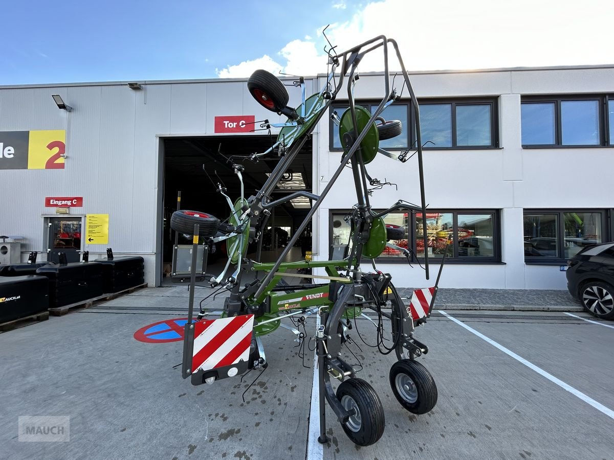 Kreiselheuer of the type Fendt Lotus 770, Neumaschine in Burgkirchen (Picture 1)