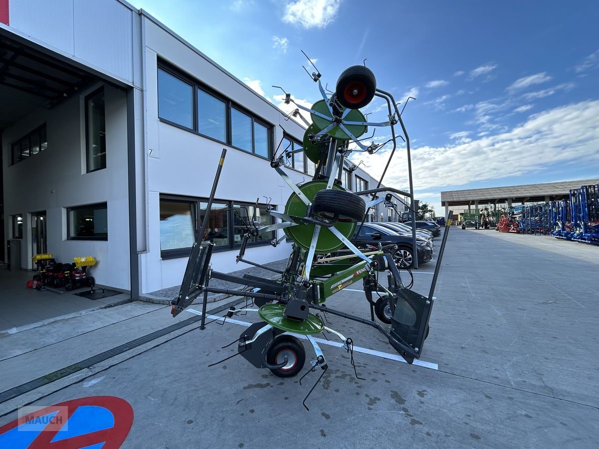 Kreiselheuer of the type Fendt Lotus 770, Neumaschine in Burgkirchen (Picture 9)