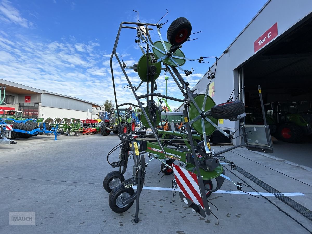 Kreiselheuer of the type Fendt Lotus 770, Neumaschine in Burgkirchen (Picture 3)