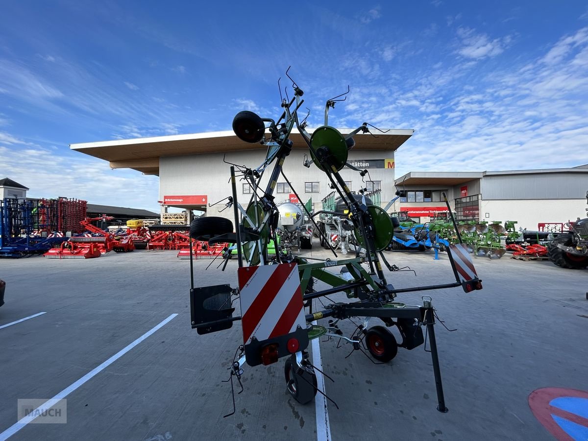 Kreiselheuer of the type Fendt Lotus 770, Neumaschine in Burgkirchen (Picture 4)
