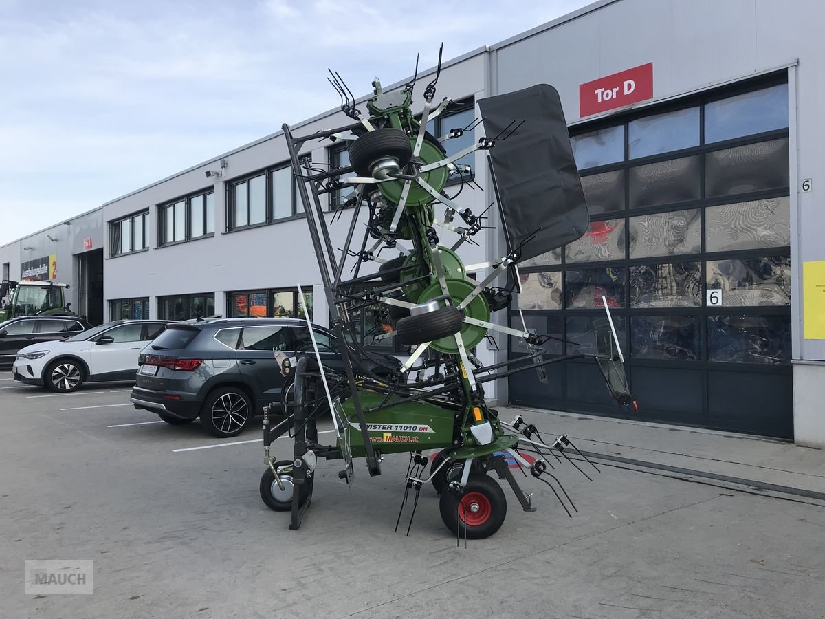Kreiselheuer of the type Fendt Twister 11010 DN, Neumaschine in Burgkirchen (Picture 2)