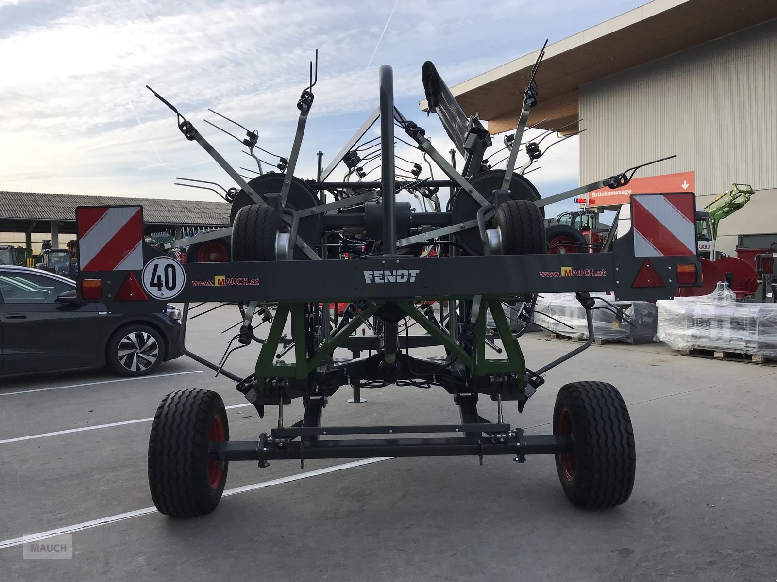Kreiselheuer des Typs Fendt Twister 13010 T, Neumaschine in Burgkirchen (Bild 8)
