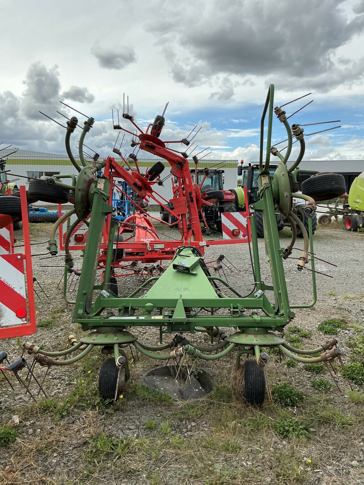 Kreiselheuer Türe ait Krone FANEUSE KRONE KW 552, Gebrauchtmaschine içinde ST CLEMENT DE LA PLACE (resim 4)