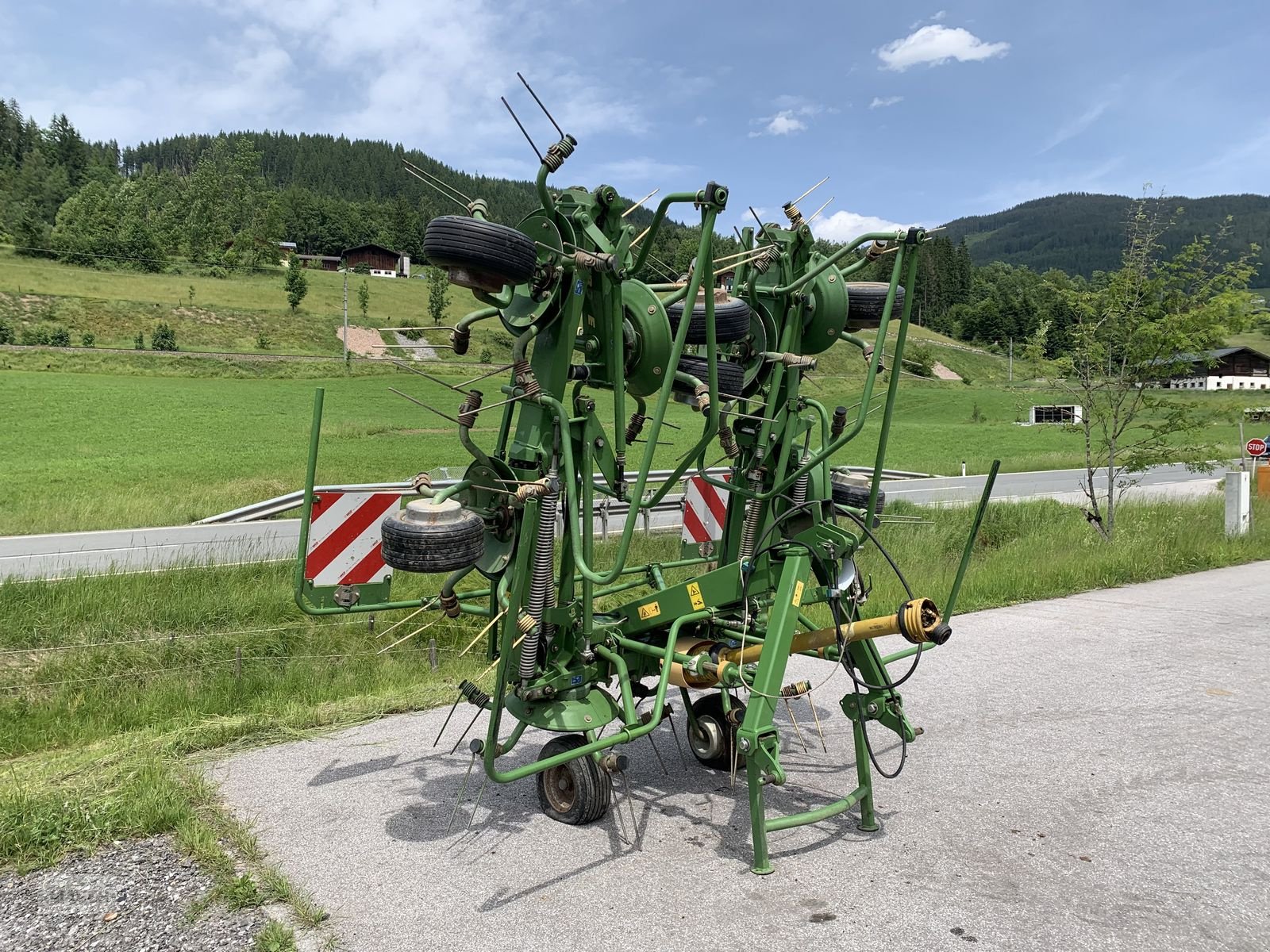 Kreiselheuer des Typs Krone Heuer KW 7.92/8, Gebrauchtmaschine in Eben (Bild 4)