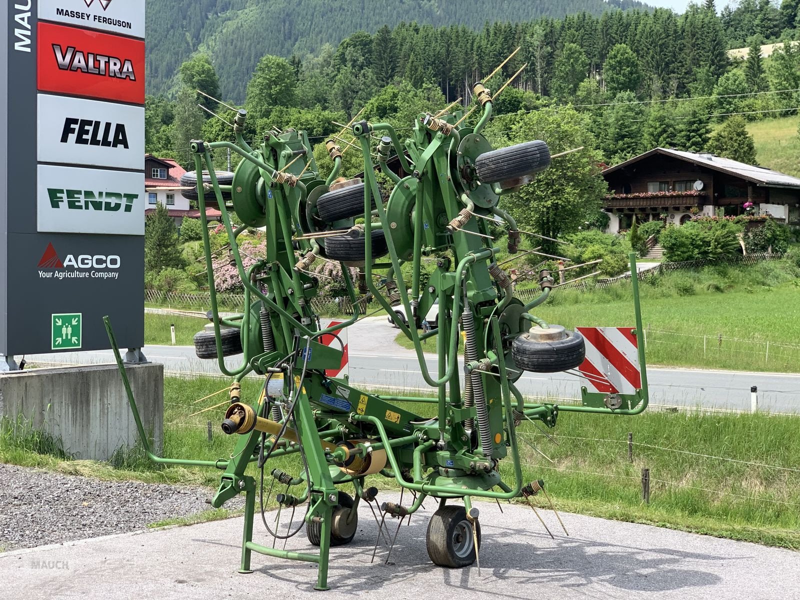 Kreiselheuer des Typs Krone Heuer KW 7.92/8, Gebrauchtmaschine in Eben (Bild 1)