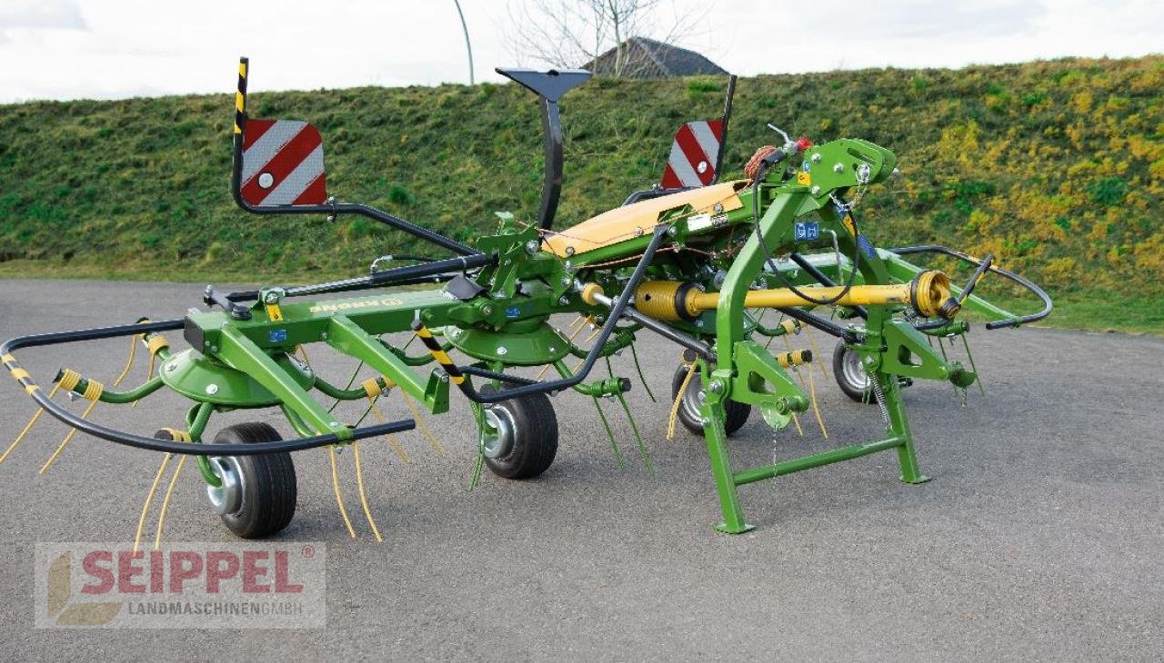 Kreiselheuer of the type Krone VENDRO 560, Neumaschine in Groß-Umstadt (Picture 2)