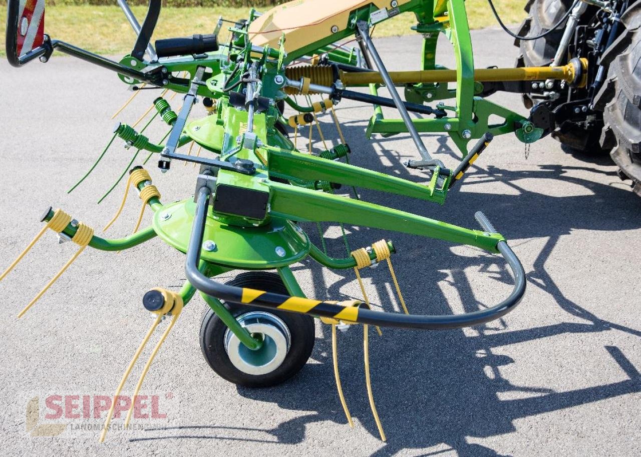 Kreiselheuer of the type Krone VENDRO 560, Neumaschine in Groß-Umstadt (Picture 3)