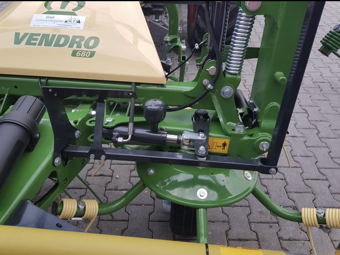 Kreiselheuer of the type Krone Vendro 680, Neumaschine in Bogen (Picture 3)