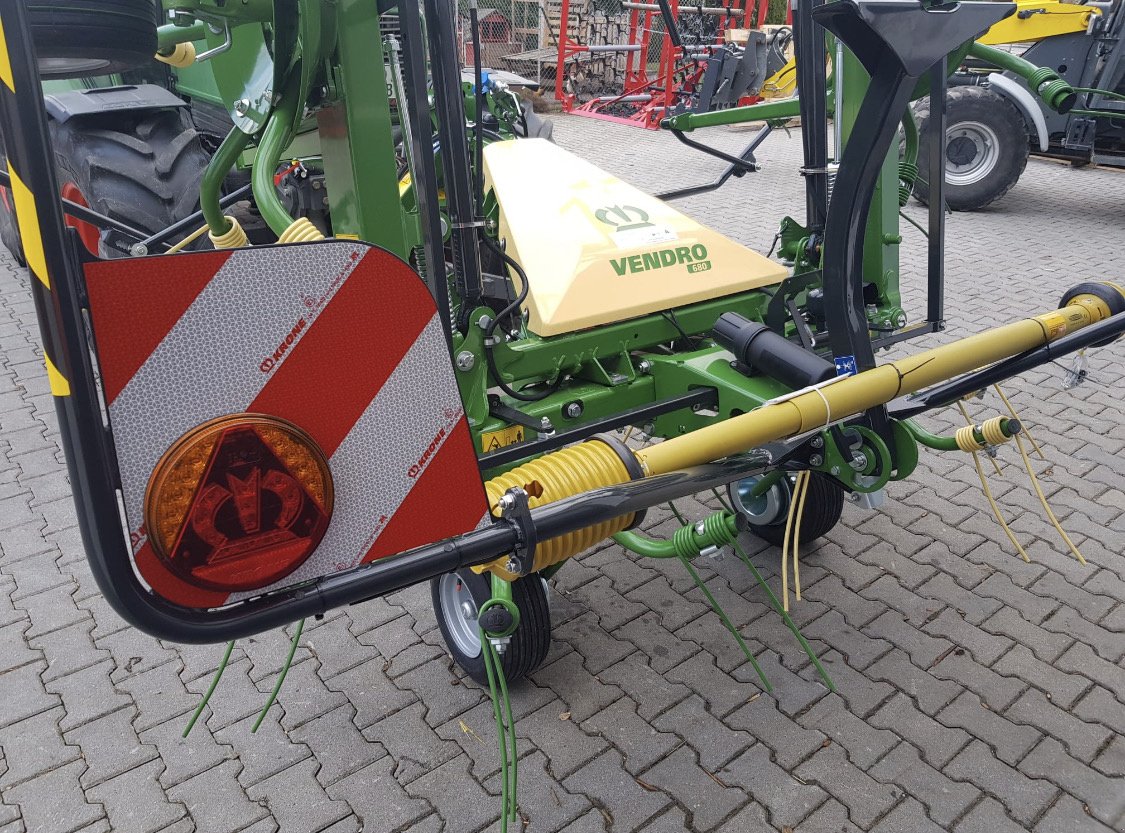 Kreiselheuer of the type Krone Vendro 680, Neumaschine in Bogen (Picture 4)