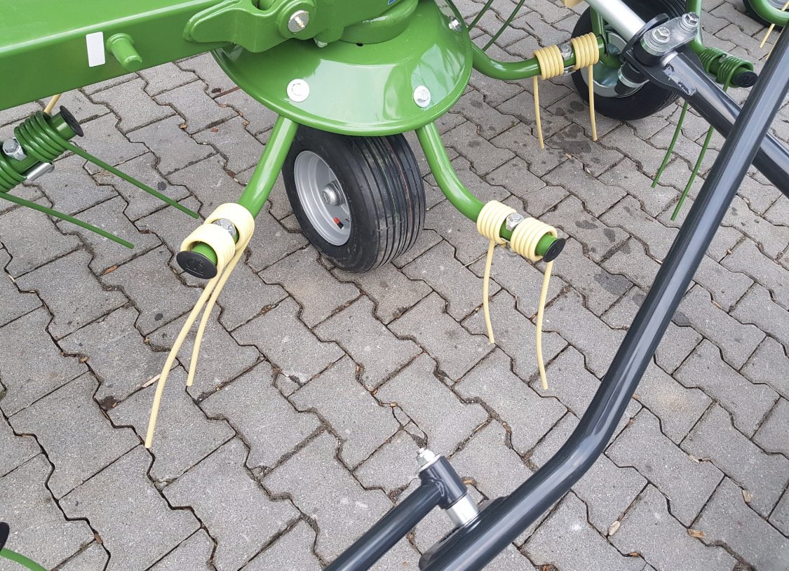 Kreiselheuer of the type Krone Vendro 680, Neumaschine in Bogen (Picture 7)