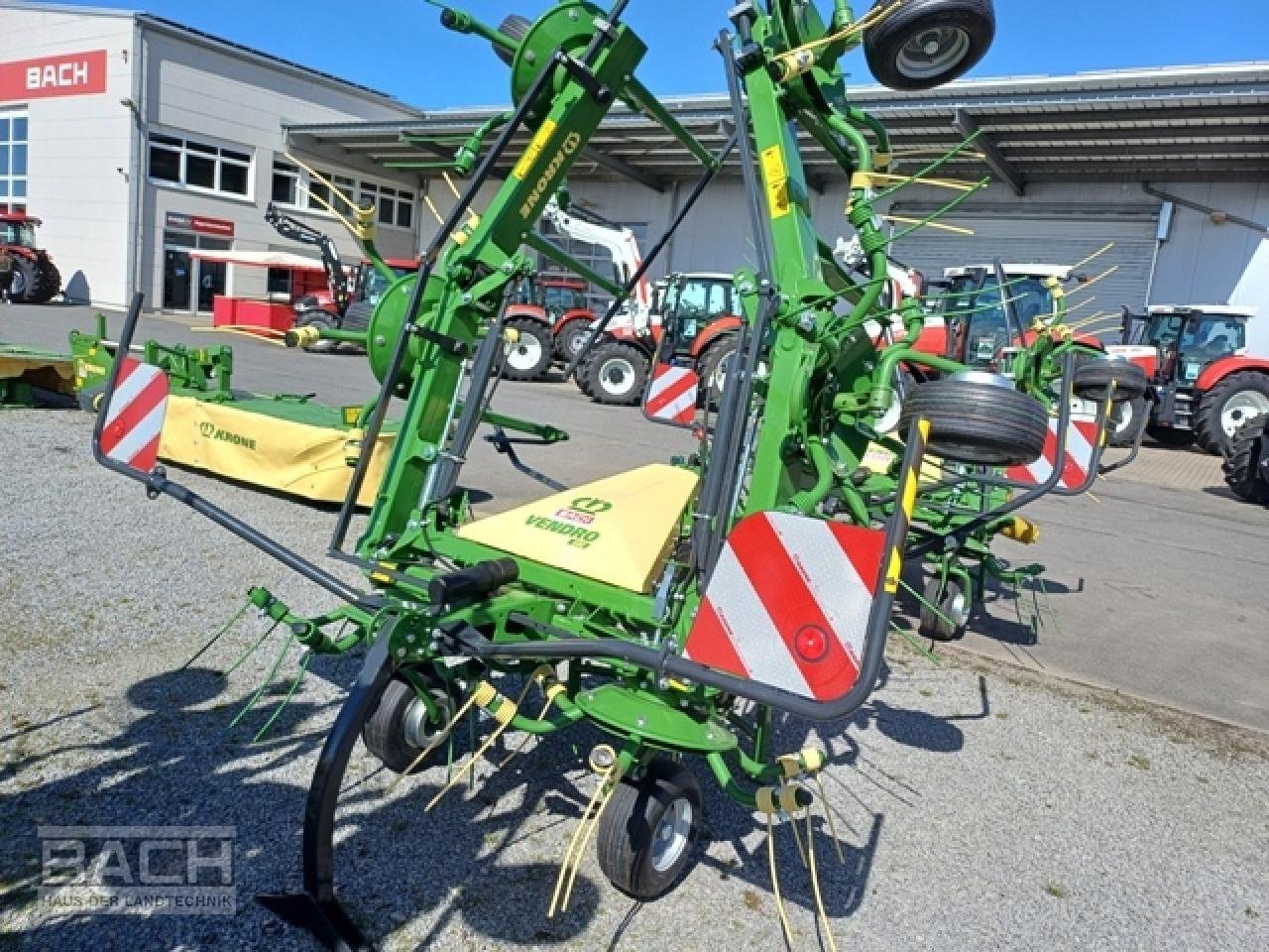 Kreiselheuer of the type Krone VENDRO 680, Neumaschine in Boxberg-Seehof (Picture 3)