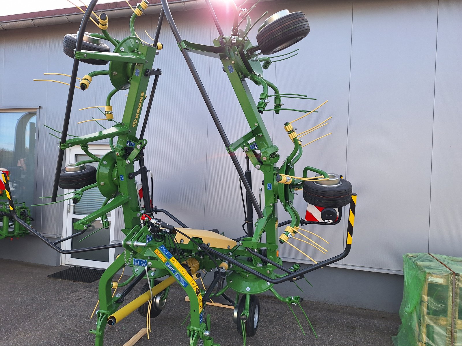 Kreiselheuer des Typs Krone Vendro 680, Neumaschine in Nittenau (Bild 1)