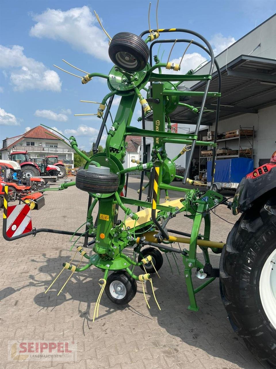 Kreiselheuer of the type Krone VENDRO 680, Neumaschine in Groß-Umstadt (Picture 2)