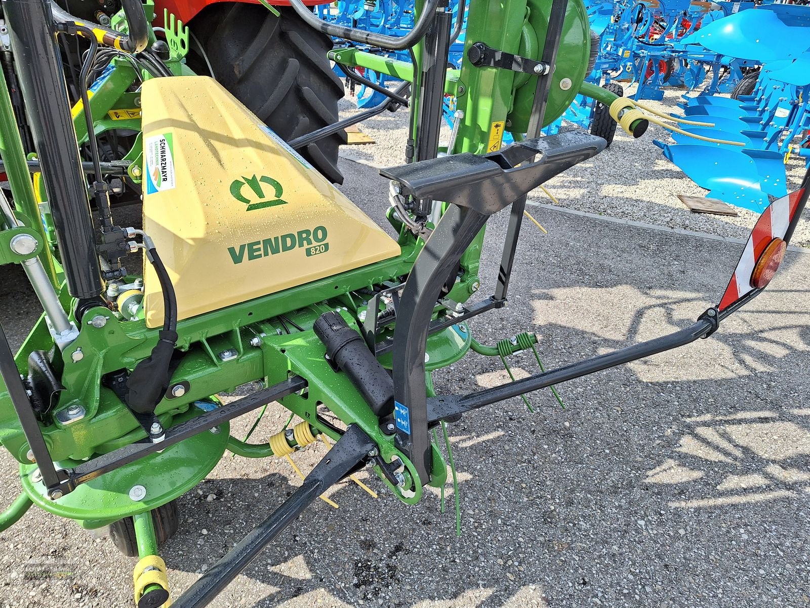 Kreiselheuer of the type Krone Vendro 820, Neumaschine in Aurolzmünster (Picture 9)