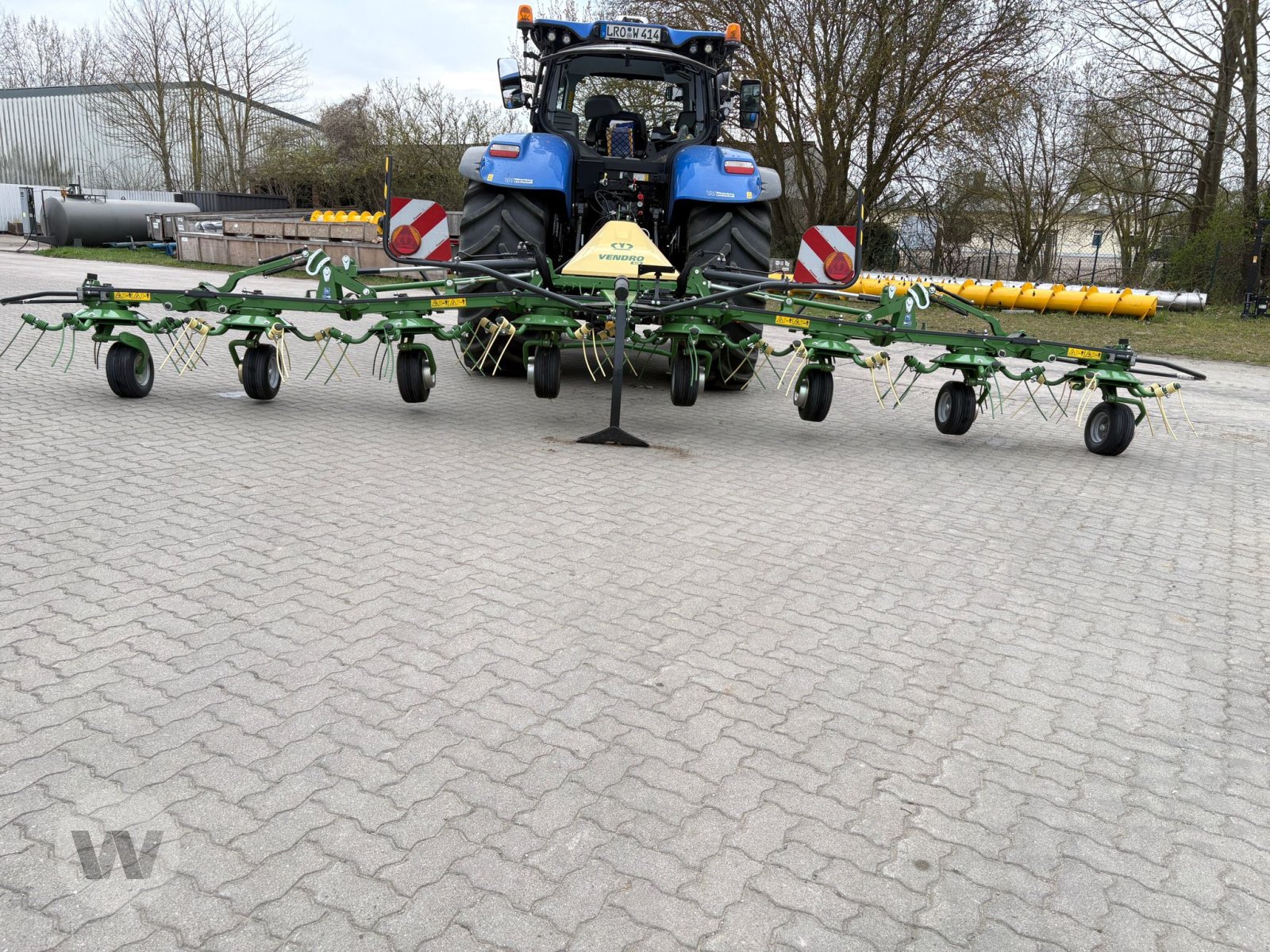 Kreiselheuer des Typs Krone Vendro 820, Neumaschine in Klein Bünzow (Bild 1)