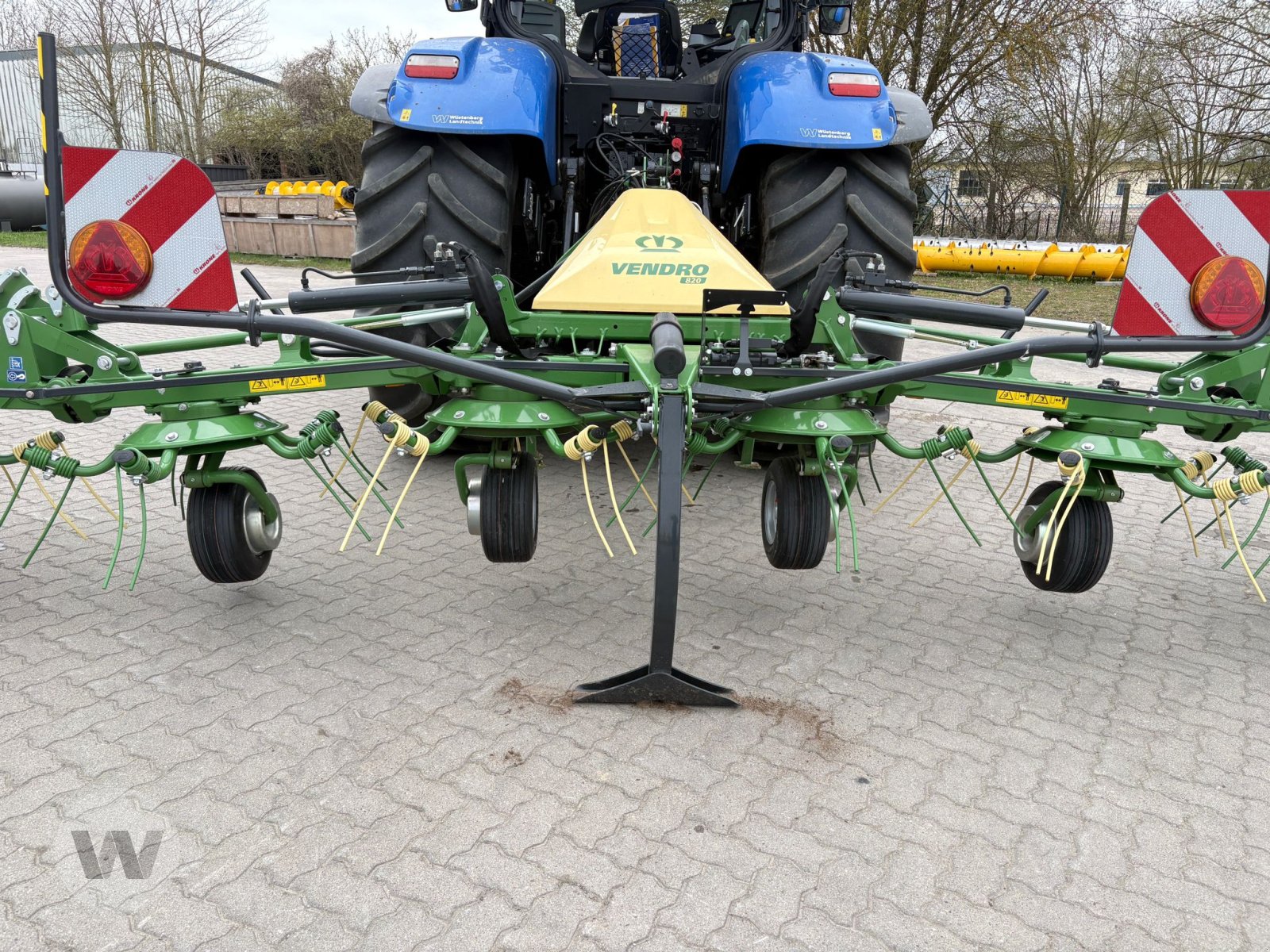 Kreiselheuer des Typs Krone Vendro 820, Neumaschine in Klein Bünzow (Bild 4)
