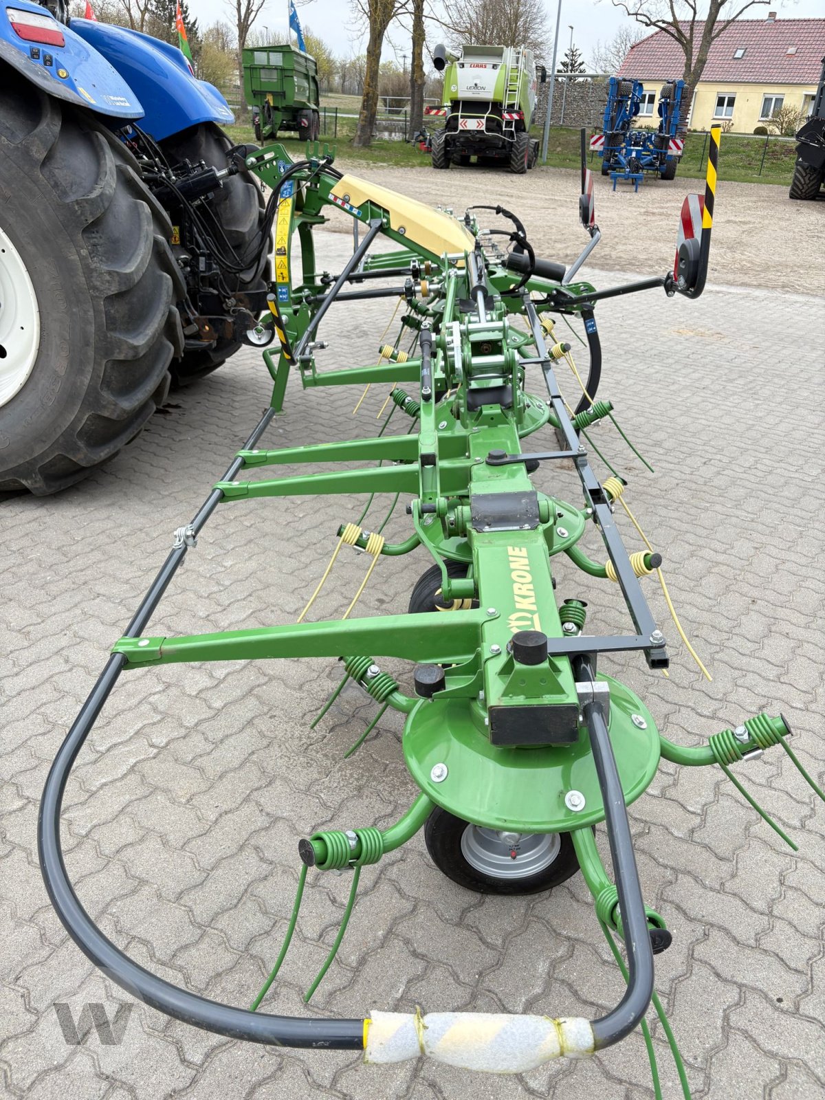 Kreiselheuer des Typs Krone Vendro 820, Neumaschine in Klein Bünzow (Bild 5)