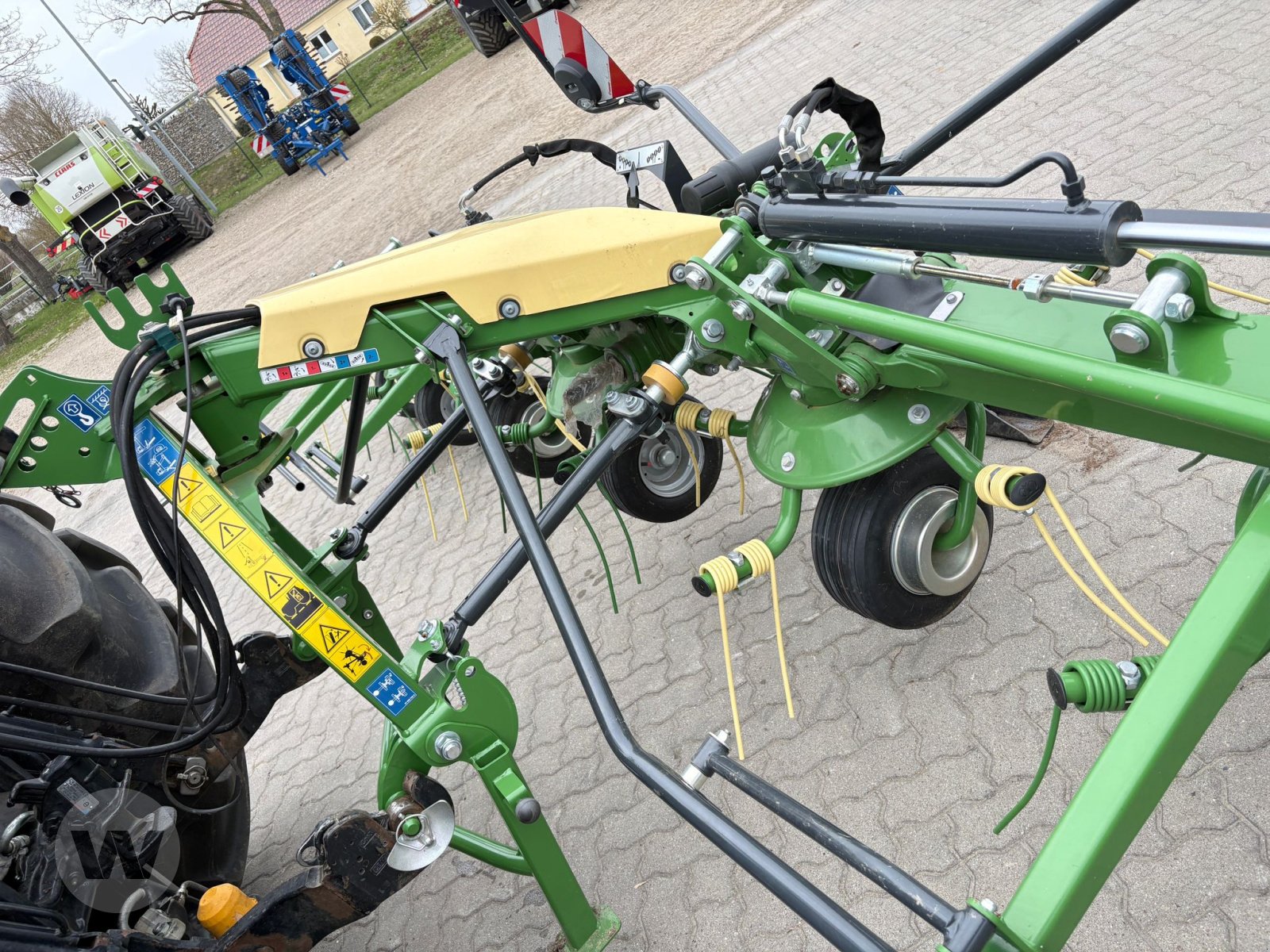 Kreiselheuer des Typs Krone Vendro 820, Neumaschine in Klein Bünzow (Bild 7)