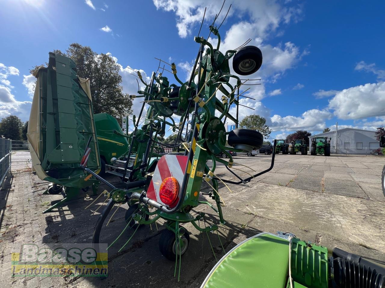Kreiselheuer des Typs Krone Vendro 900 KW 103-24, Neumaschine in Holthof (Bild 4)