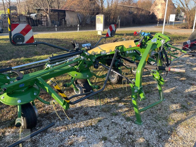 Kreiselheuer des Typs Krone Vendro 900, Neumaschine in Hersbruck (Bild 1)